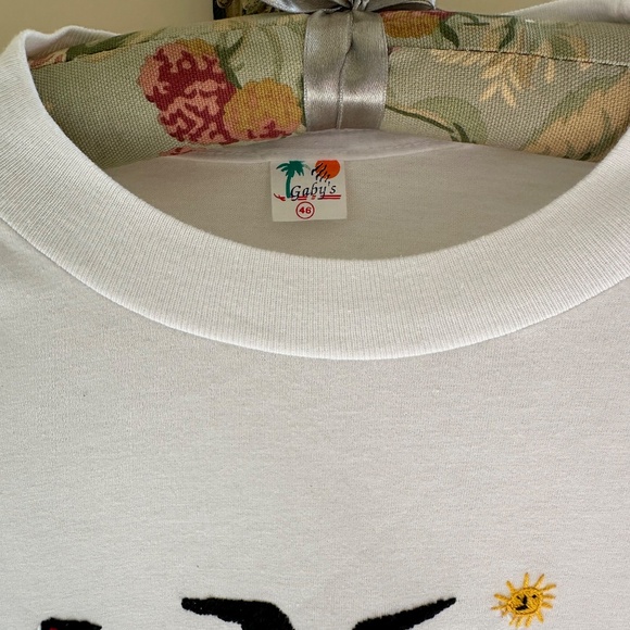 HAND EMBROIDERED GALAPAGOS T-SHIRT....TAGGED GABY "46"....BRAND NEW - Picture 2 of 7